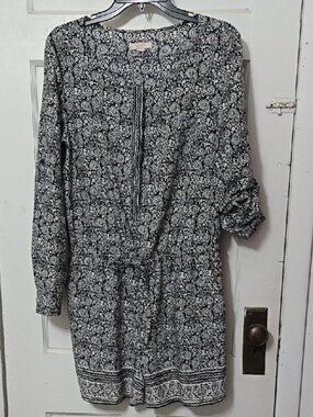 Ann TAYLOR LOFT SHORTS ROMPER NAVY WHITE PAISLEY PRINT  ADJ SLEEVES SZ 4